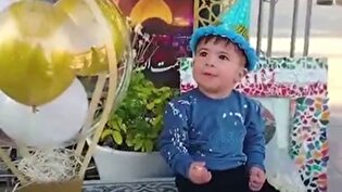 تولد یک سالگی فرزند شهید رضوان پور بر روی سنگ مزار پدر