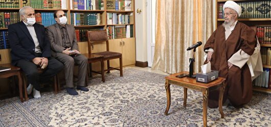 هشدار آیت‌الله مکارم شیرازی نسبت به آثار منفی استفاده نادرست از هوش مصنوعی در مدارس