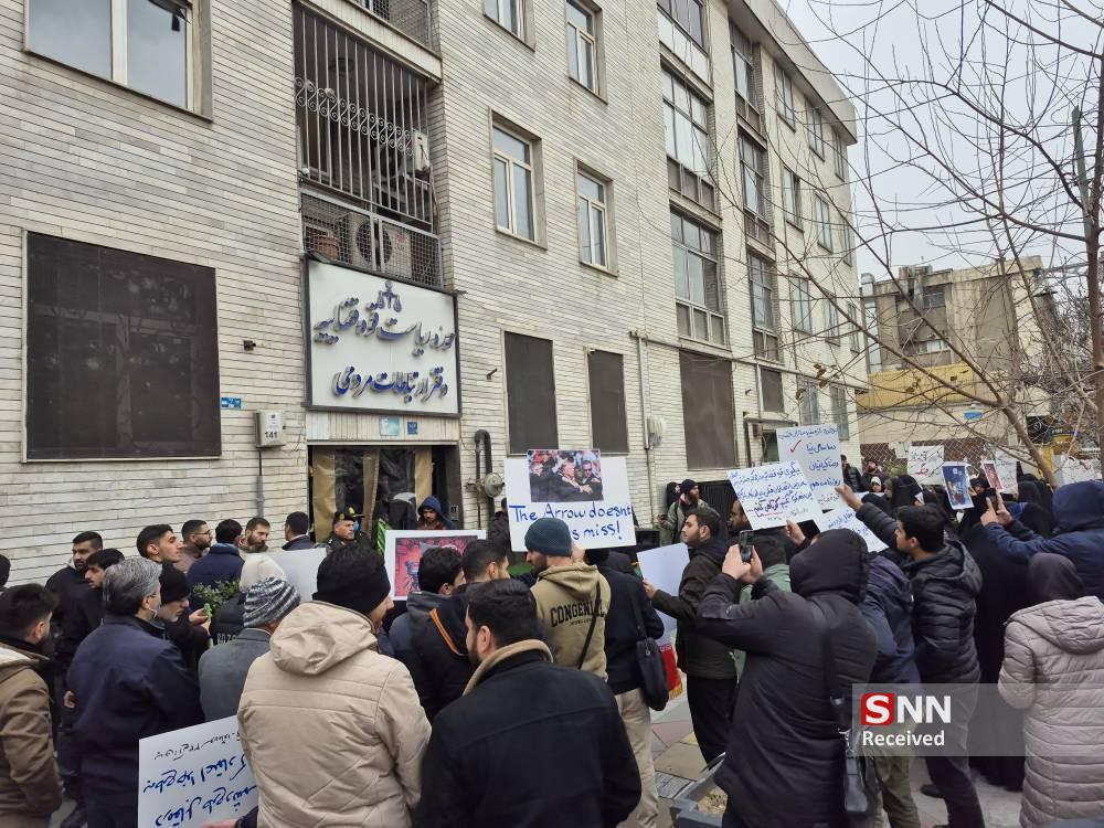 دانشجویان در تجمع مقابل قوه قضائیه: اغتشاشگران را به اشد مجازات برسانید + تصاویر 3