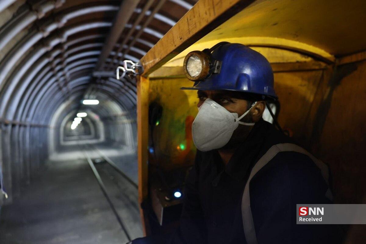 تصاویری زنده از خروج معدنچیان معدن معدنجوی پس از پایان شیفت کاری / وضعیت تجهیزات ایمنی معدنچیان ۱۵ ماه پس از حادثه در معدن معدنجوی طبس چگونه است؟ + فیلم