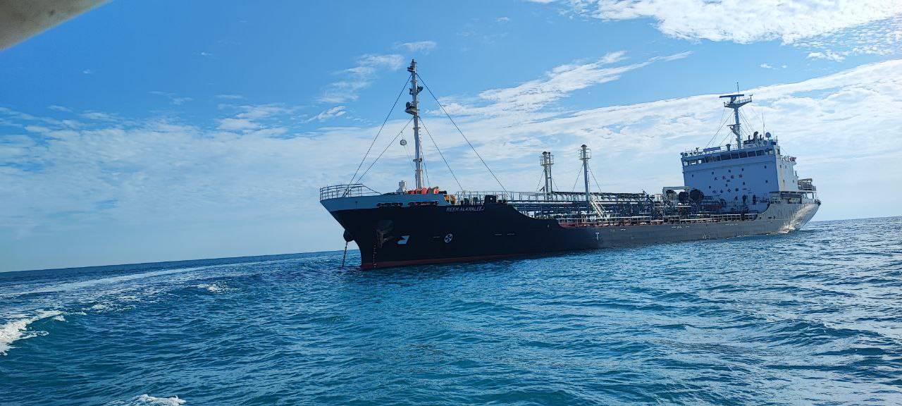 جزئیات توقیف نفتکش خارجی حامل ۴ میلیون لیتر سوخت قاچاق در آب&zwnj;های خلیج فارس + فیلم و عکس