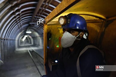 تصاویری زنده از خروج معدنچیان معدن معدنجوی پس از پایان شیفت کاری / وضعیت تجهیزات ایمنی معدنچیان ۱۵ ماه پس از حادثه در معدن معدنجوی طبس چگونه است؟ + فیلم