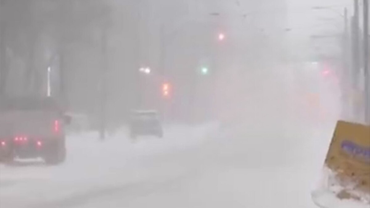 بارش سنگین برف و اختلال در حمل‌ونقل تورنتو کانادا