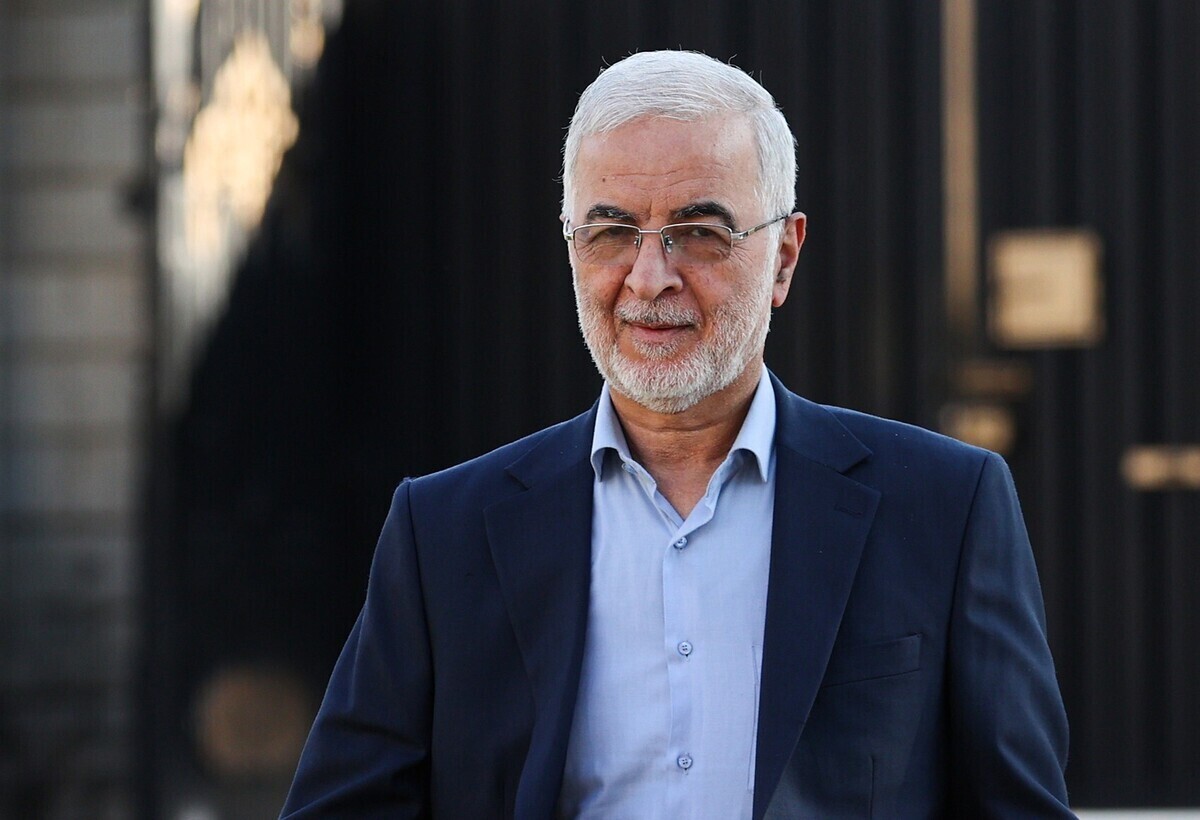 مومنی: استانداران محور اصلی اجرای برنامه‌های اقتصادی و عمرانی هستند