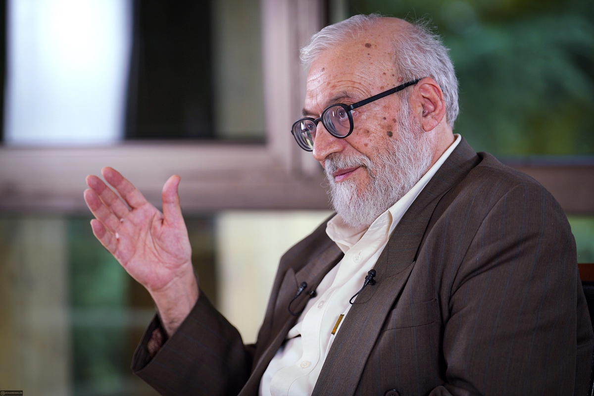 لاریجانی: در موضع سیاست خارجی نباید دل به مذاکرات ببندیم + فیلم