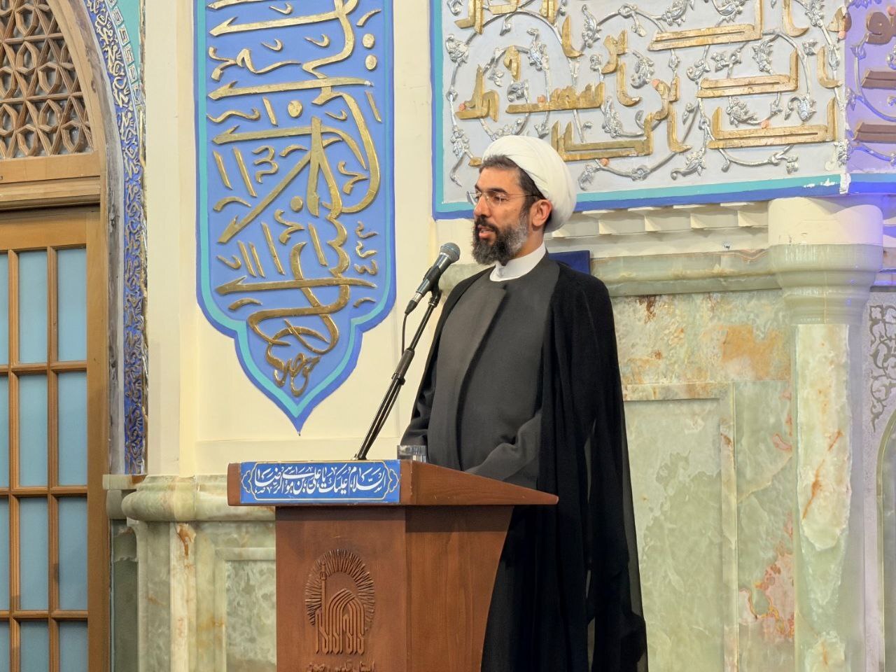 برگزاری ویژه برنامه روز بصیرت و میثاق امت با ولایت در حرم رضوی