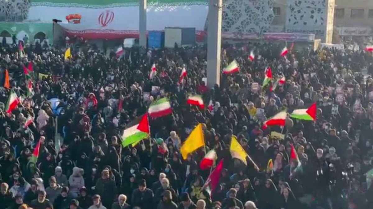 تصاویری از حضور گسترده مردم کشورمان برای تجدید بیعت با آرمان‌های انقلاب