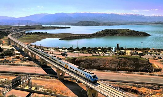 صادرات ۲۱ میلیون تنی بار از طریق راه آهن اراک