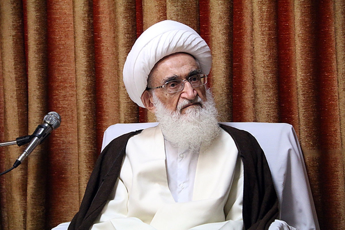 آیت&zwnj;الله نوری همدانی: هرگونه تعرض به رهبر انقلاب حکم محارب دارد