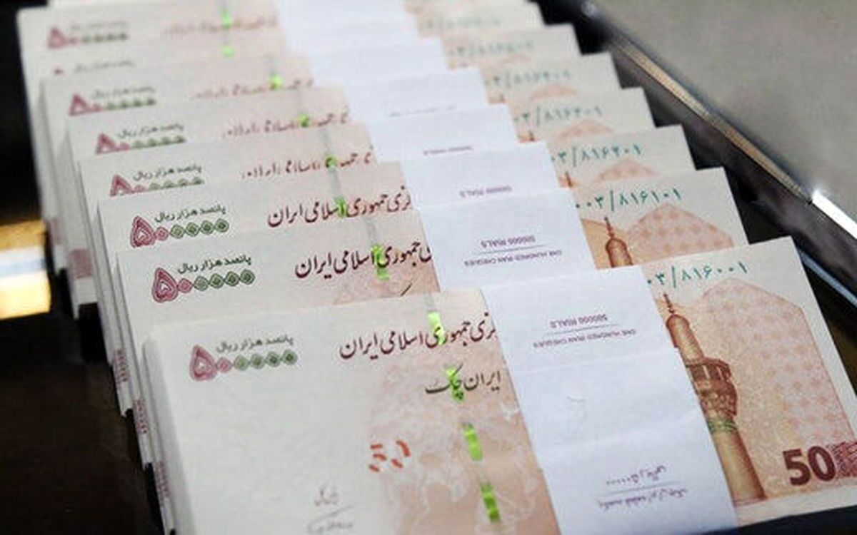 مبلغ عیدی بازنشستگان و فرهنگیان بازنشسته / در آخر سال کارت کارگران و کارمندان چقدر شارژ می شود؟