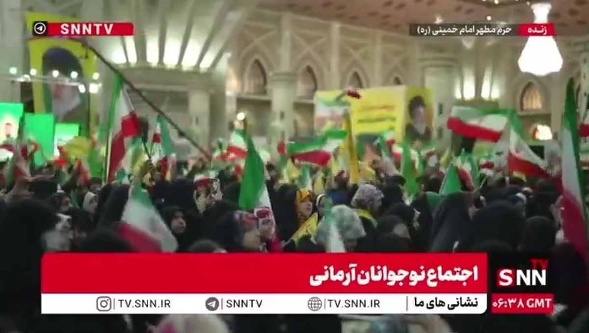 اهتزاز پرچم&zwnj;های جمهوری اسلامی ایران توسط نوجوانان آرمانی