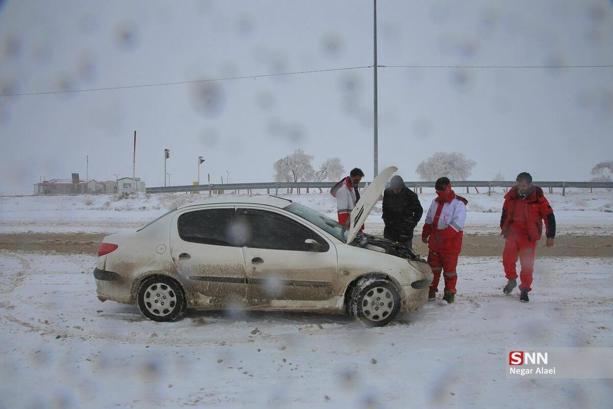 عملیات امدادی هلال احمر در ۱۴ استان کشور همزمان با بارش برف و باران