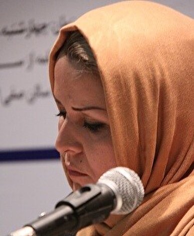 شاعران آینه جامعه هستند