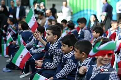 زنگ انقلاب در مدارس سراسر کشور نواخته شد