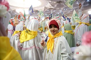 جشن تکلیف دو هزار دختر ۹ ساله در حرم کریمه اهل بیت (س)