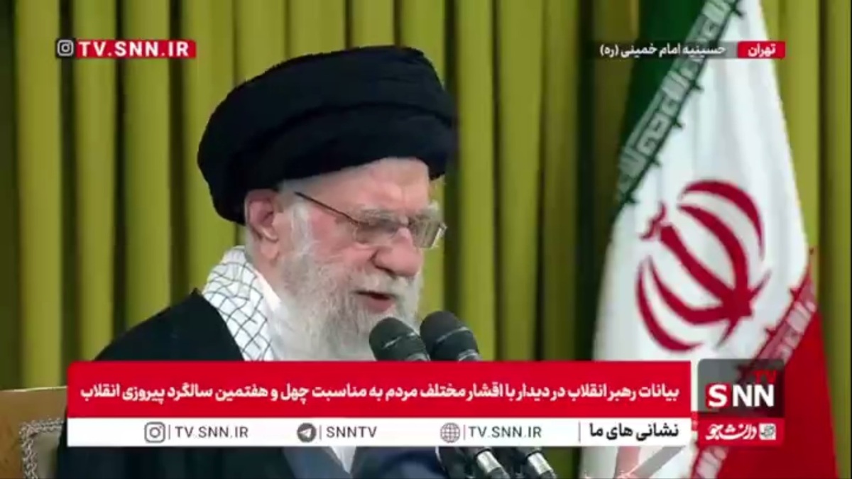 رهبر انقلاب: در فتنه&zwnj;های اخیر نیروهای انتظامی و بسیج و سپاه و دیگران کاملا به مسئولیت خود عمل کردند اما آن چیزی که آتش فتنه را زیر پا خاکستر کرد مردم بودند