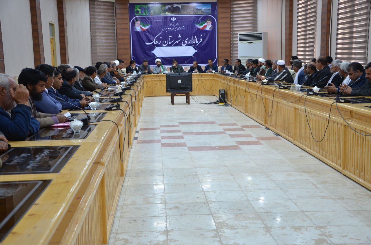 امام جمعه زهک: احیای تجارت و صنعت صادرات‌محور کلید برون‌رفت سیستان از بحران خشکسالی است