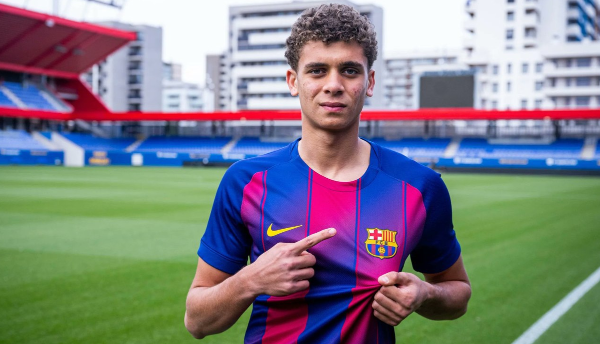 حمزه عبدالکریم، طلا ۱۸ ساله مصری، با پیراهن بارسلونا معرفی شد