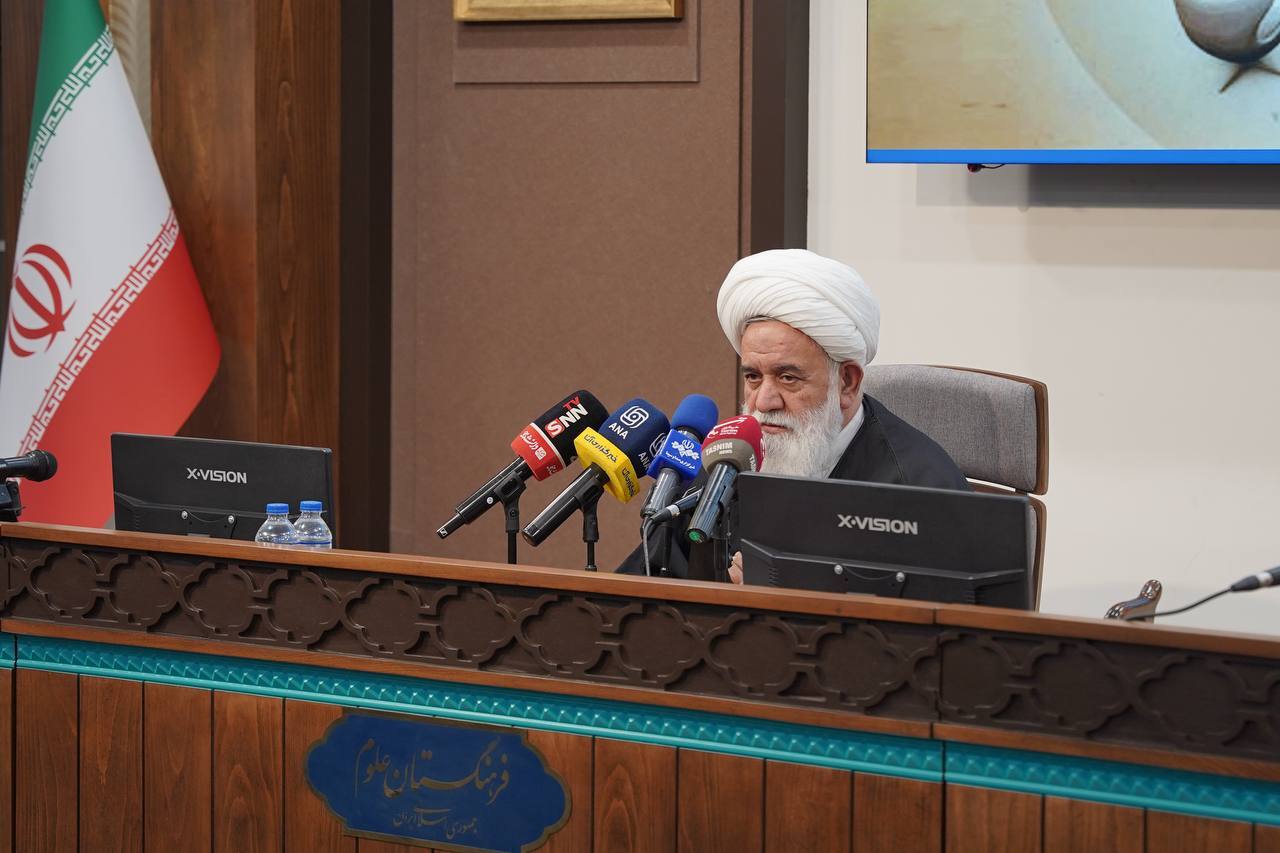 آیت&zwnj;الله رشاد: رهبر انقلاب در اوج تهدید&zwnj;ها و خطر به حرم حضرت امام رفتند و نماز خواندند انگار نه انگار؛ یعنی شما یاوه می&zwnj;گویید ما نمی&zwnj;ترسیم + فیلم