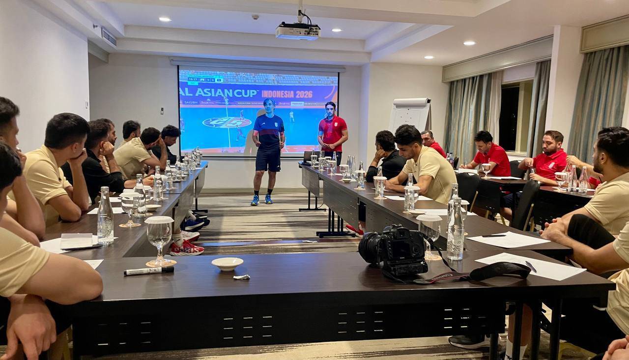 شمسایی در جلسه فنی قبل از دیدار با ازبکستان: مثل قهرمان‌ها بازی کنید | اخبار ورزشی