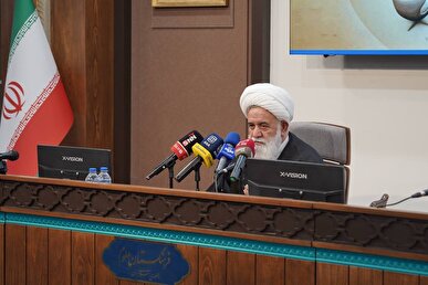 آیت‌الله رشاد: رهبر انقلاب در اوج تهدید‌ها و خطر به حرم حضرت امام رفتند و نماز خواندند انگار نه انگار؛ یعنی شما یاوه می‌گویید ما نمی‌ترسیم + فیلم