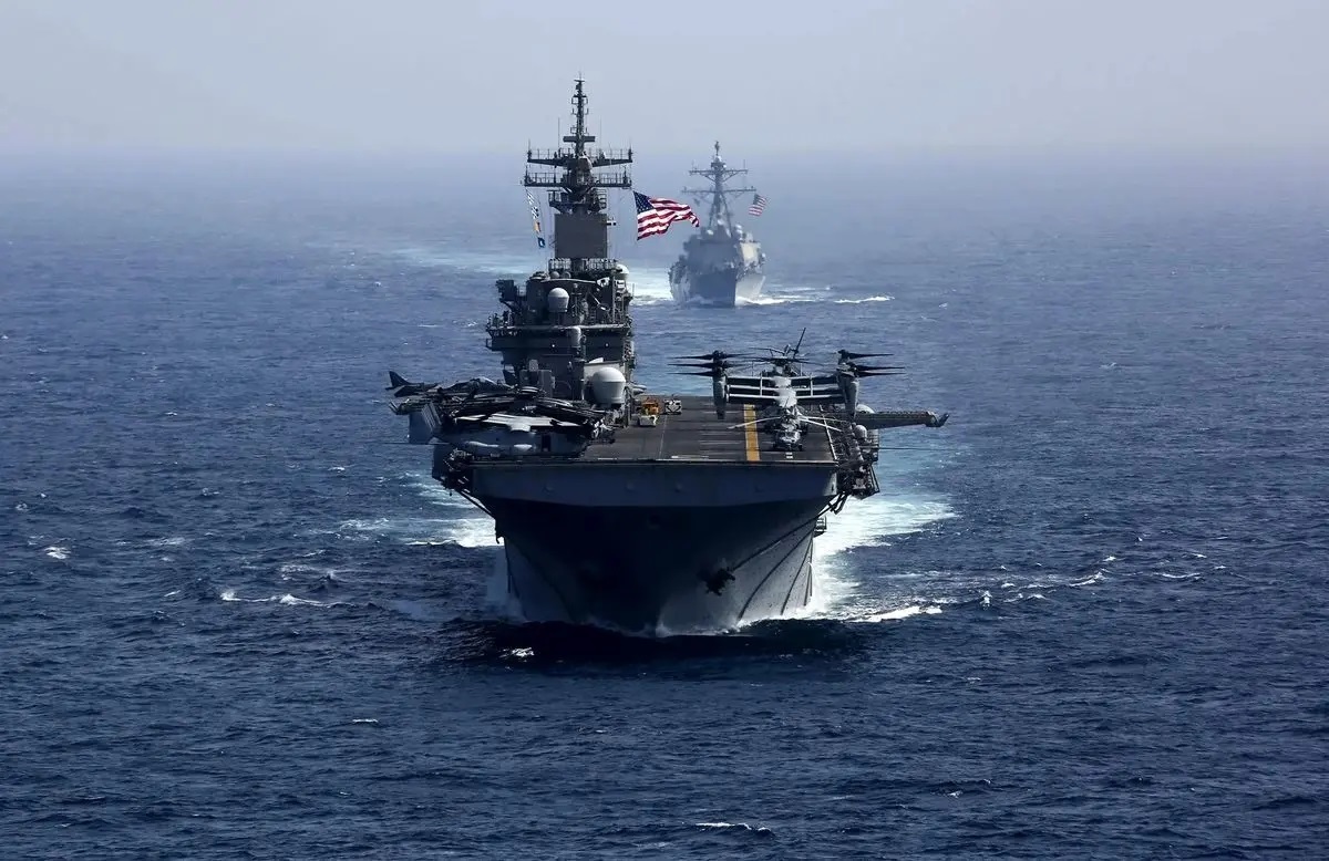 مجوز مذاکره با پیش&zwnj;شرط&zwnj;های آن؛ مذاکرات جدید و مخاطرات جدیدتوپ در زمین آمریکا؛ اعلام آمادگی ایران برای هر دو گزینه جنگ و دیپلماسیمذاکرات مسلح؛ ایالات متحده باید &laquo;حسن نیت&raquo; نشان بدهد!