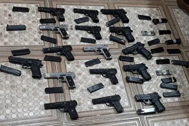 کشف محموله ۱۴ تنی سلاح سرد و تجهیزات اغتشاش در آذربایجان غربی