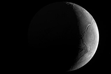 «انسلادوس» جواهر یخی زحل