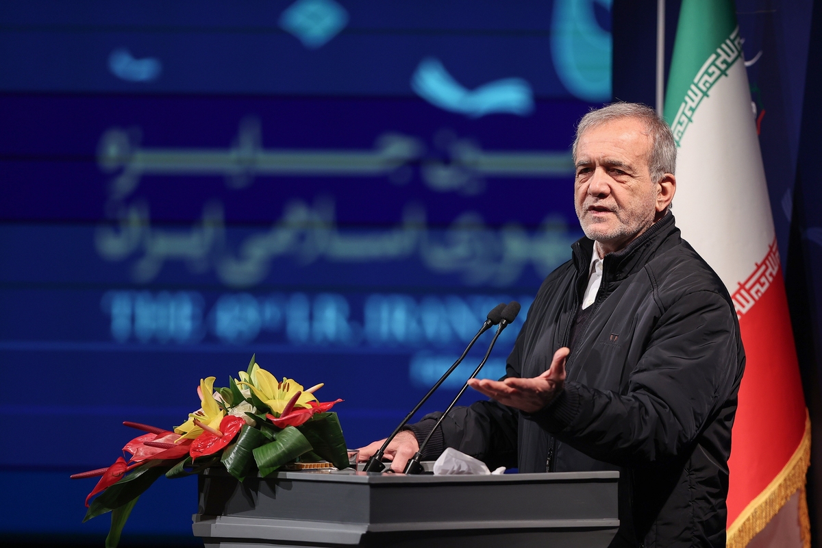 پزشکیان: ما موظفیم در جامعه عدالت را پیاده کنیم/ هیچ ظلمی بالاتر از این نیست که انسان در مقابل حق بایستد + فیلم