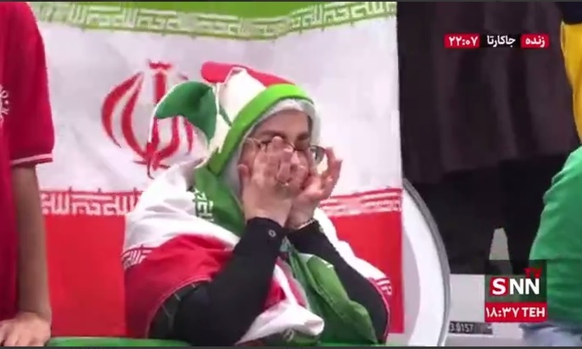 اشک شوق هواداران تیم ملی فوتسال ایران پس از قهرمانی در آسیا