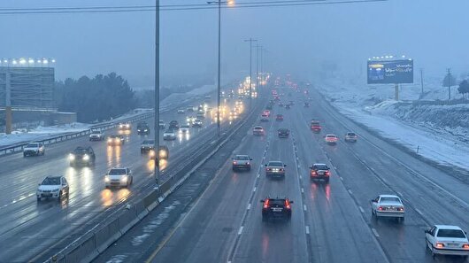هشدار پلیس راه همدان: جاده‌ها لغزنده و دید در گردنه‌ها محدود است