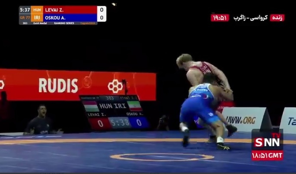 برق طلا بر سینه اسکو