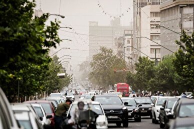 باد شدید تهران را فرا می‌گیرد