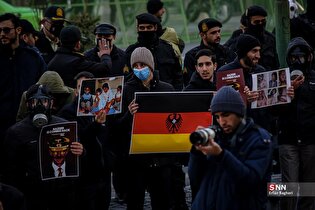 تجمع  دانشجویان مقابل سفارت آلمان