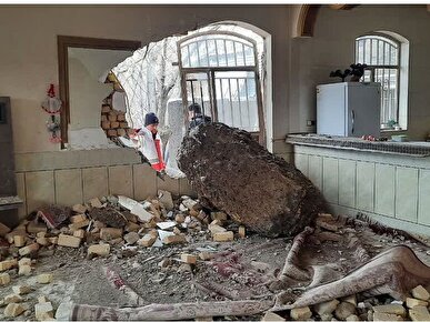 رانش زمین در الیگودرز ؛ ۱۱ خانه روستایی تخلیه شد