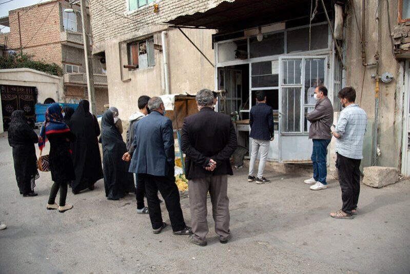 برکتی که خوراک دام می&zwnj;شود/ صفوف طولانی نان در خراسان شمالی