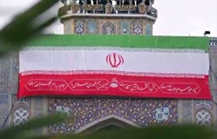 نصب پرچم ایران در صحن‌های حرم مطهر رضوی