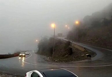 ترافیک سنگین در محور کندوان / بارش برف و باران در جاده‌های ۷ استان