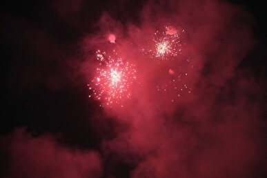 نورافشانی باشکوه در محوطه موزه ملی انقلاب اسلامی و دفاع مقدس + عکس