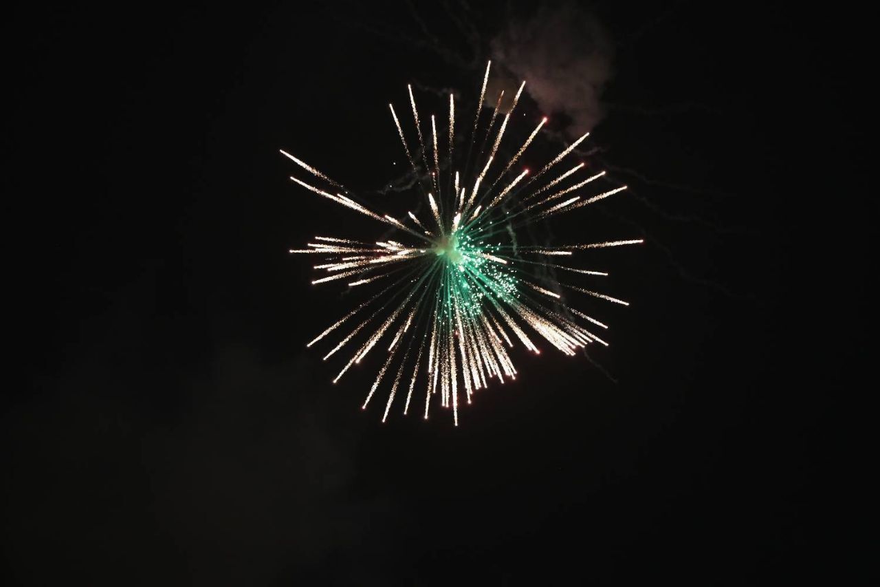 نورافشانی باشکوه در محوطه موزه ملی انقلاب اسلامی و دفاع مقدس