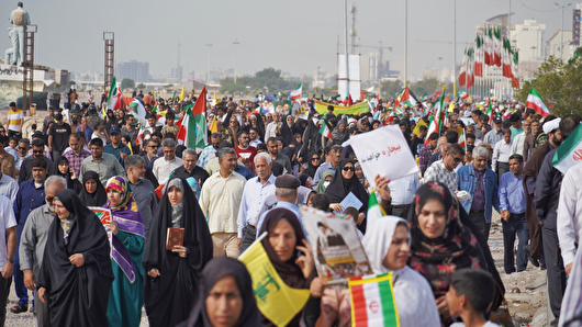 حضور باشکوه مردم هرمزگان در راهپیمایی ۲۲ بهمن در کنار خلیج فارس + فیلم