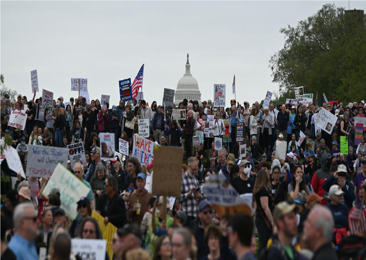 تظاهرات مردم آمریکا علیه دیدار ترامپ با نخست وزیر جنایتکار رژیم صهیونیستی + فیلم