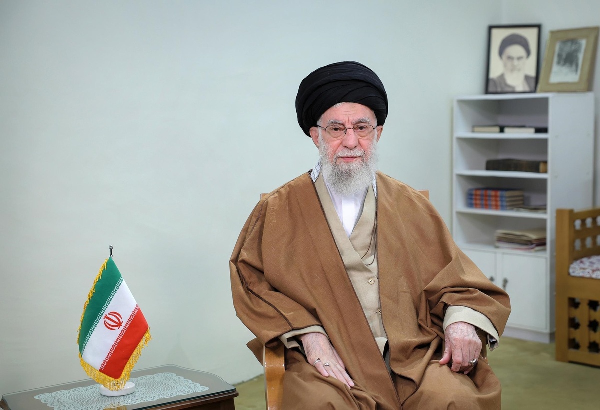 رهبرانقلاب: ملت عزیز ایران دشمنان را مأیوس کردید/ همه انسجام ملی را حفظ کنیم، این انسجام ملی خیلی قیمتی است + فیلم