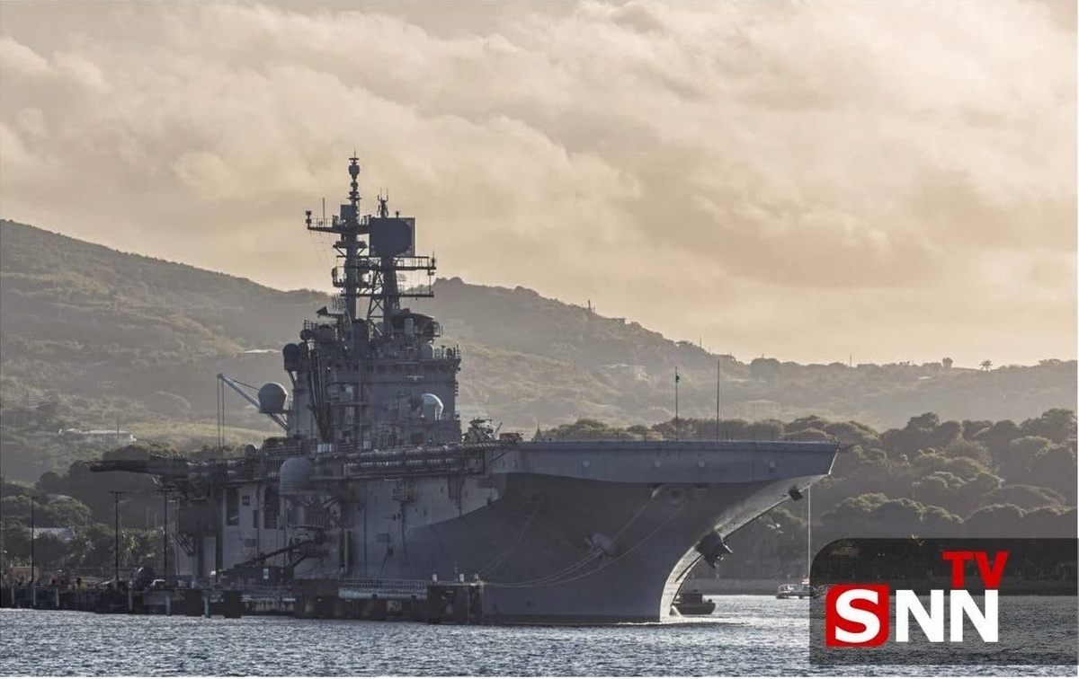 جان باختن تفنگدار آمریکایی پس از سقوط از ناو «یو‌اس‌اس ایوو جیما» در کارائیب