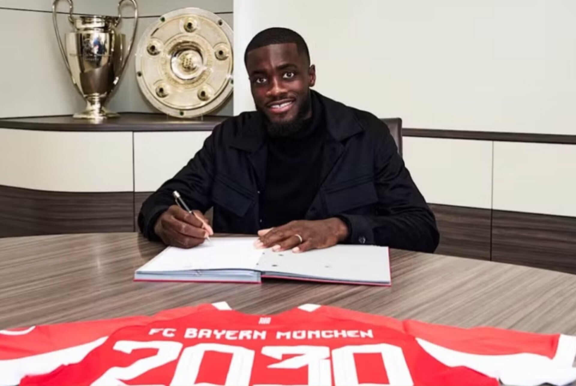 اوپامکانو با بایرن مونیخ تمدید کرد | اخبار ورزشی