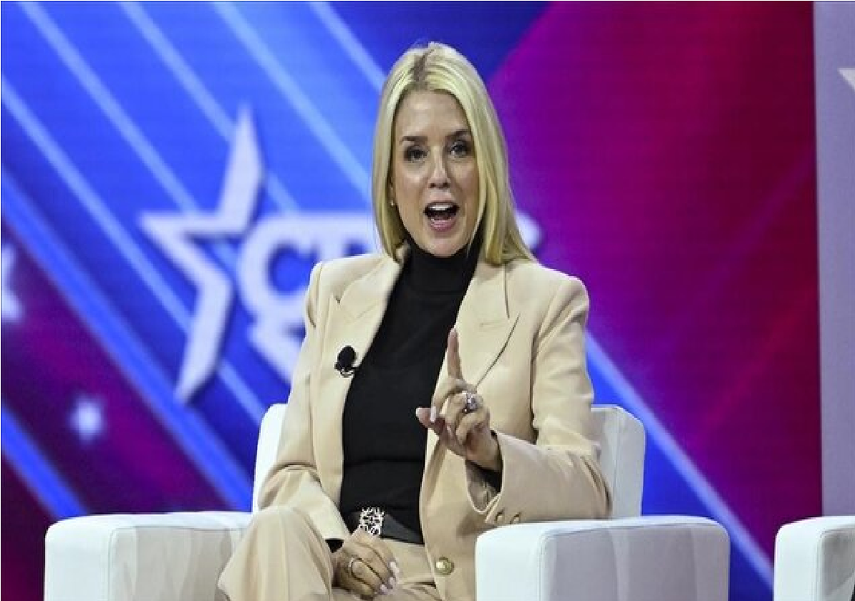 انتقاد نیویورک تایمز از توهین پم باندی به قربانیان اپستین