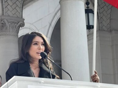 عدم تسلط دختر شازده پهلوی به زبان مادری