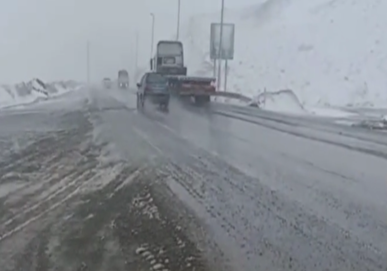 جاده فیروزکوه برفی شد