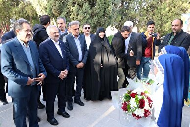 وزیر آموزش و پرورش وارد شیراز شد / از افتتاح پروژه‌های آموزشی تا شرکت در مراسم چهلم معلم شهید