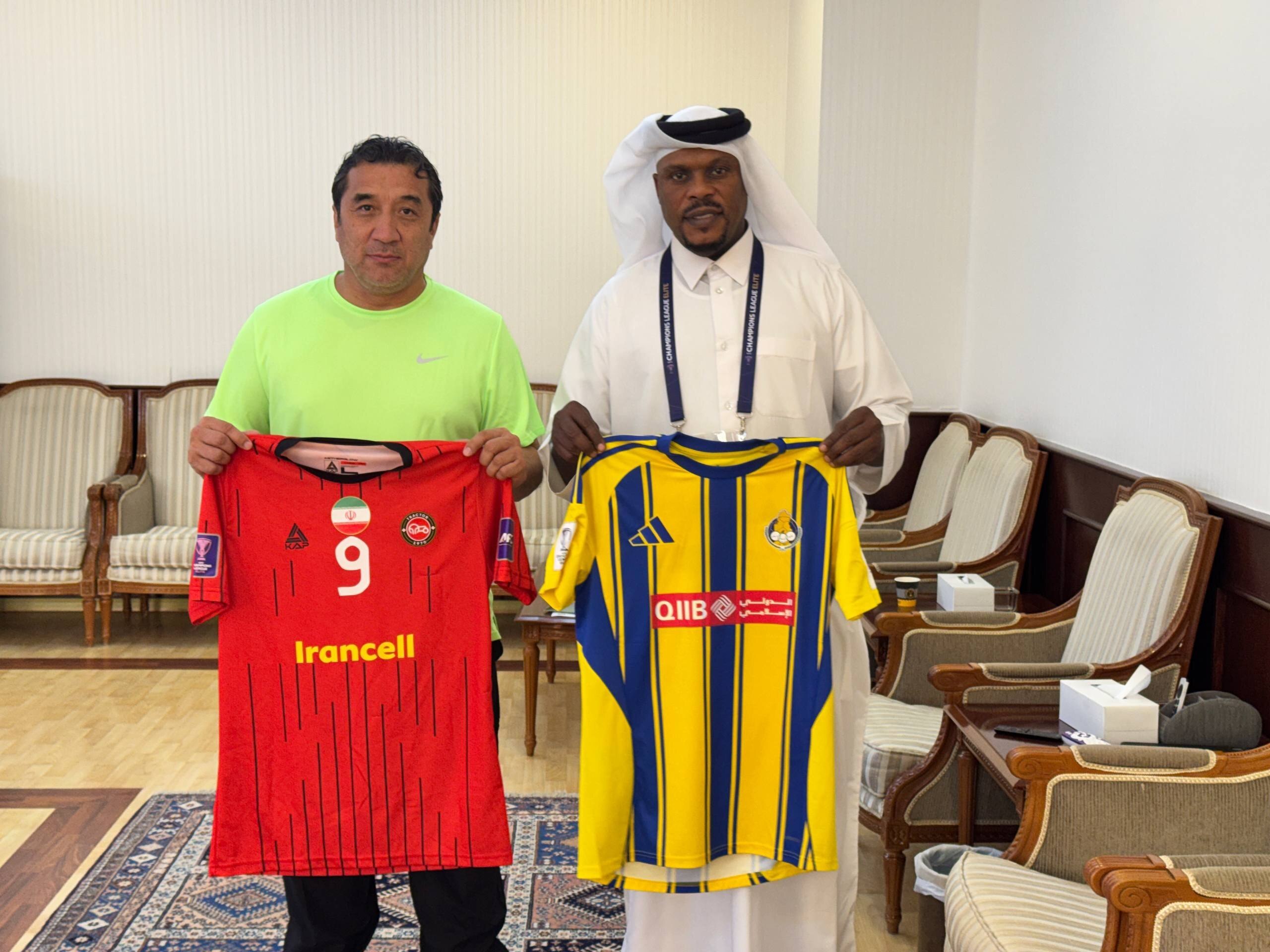 جلسه هماهنگی و رونمایی پیراهن پیش از دیدار تراکتور و الغرافه جلسه هماهنگی و رونمایی پیراهن پیش از دیدار تراکتور و الغرافه